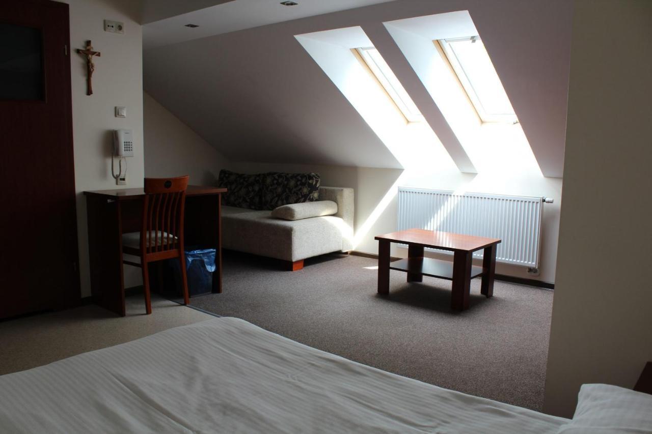 Uroczysko Porszewice - Osrodek Konferencyjno-Rekolekcyjny Hotel Pabianice Ngoại thất bức ảnh